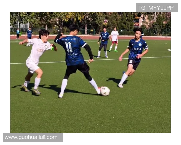 足球明星合影盛宴展现球场魅力与团队精神的精彩瞬间